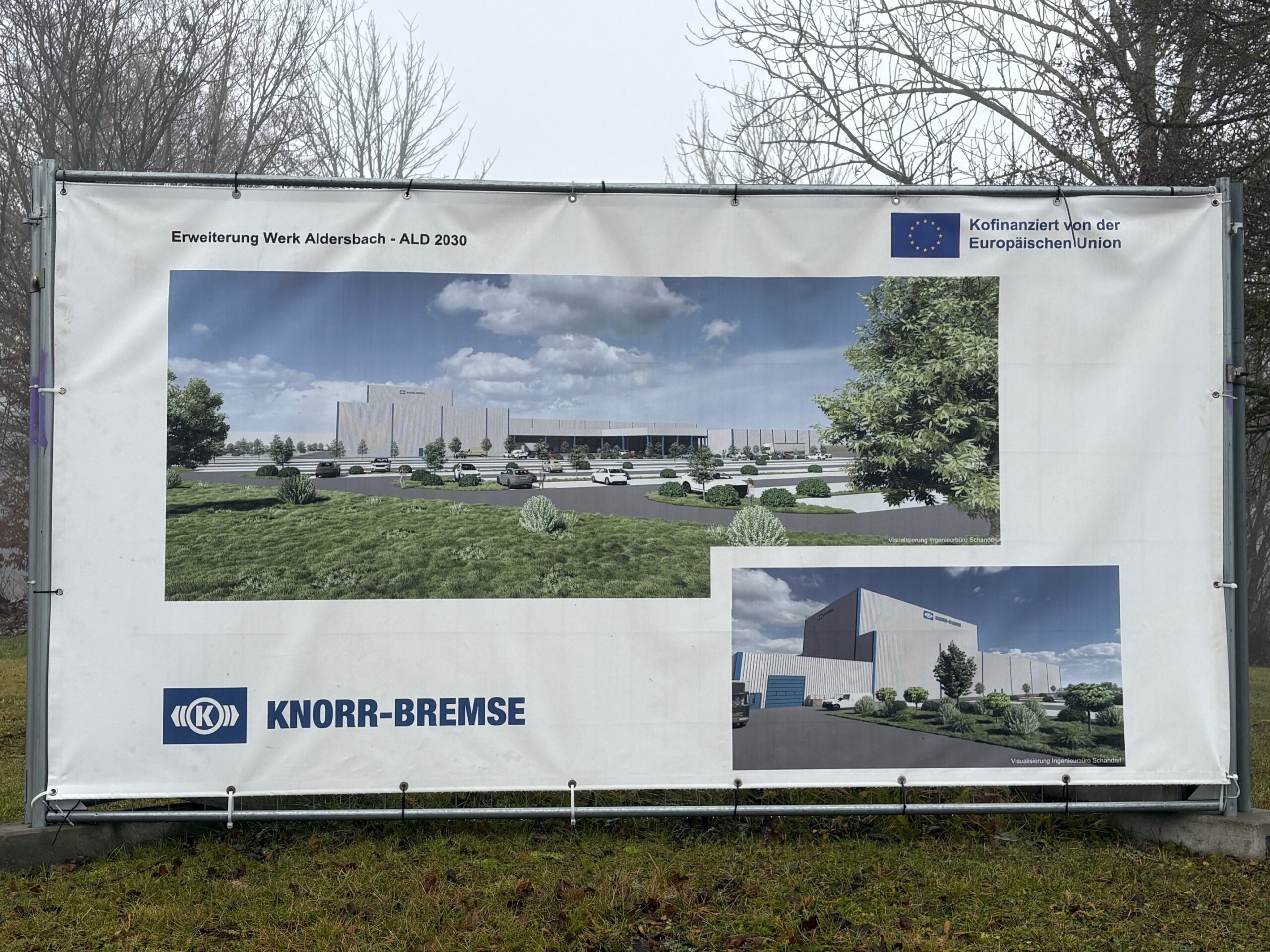 Das Bild zeigt einen Bauzaunbanner auf dem das Bauprojekt visualisiert ist.